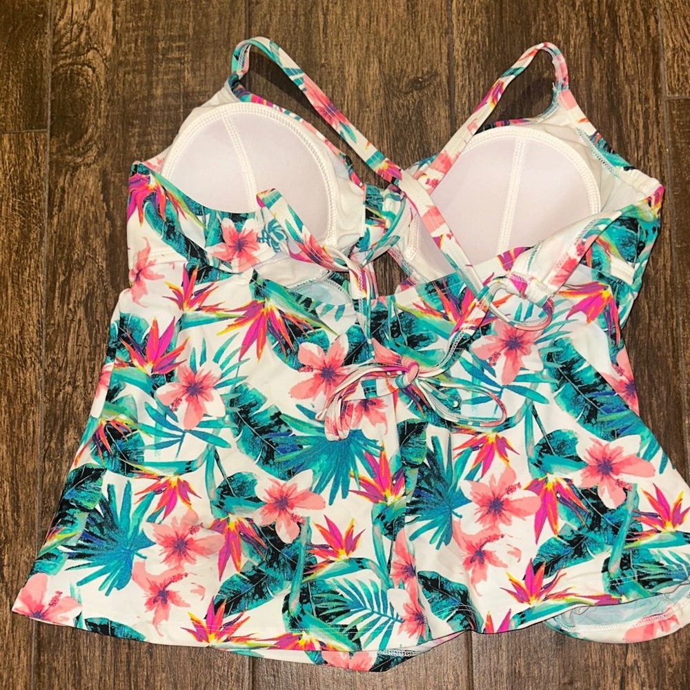 Tropical Floral Tankini Top Knot Front Flowy Swim Top Size Large - Picture 2 of 4